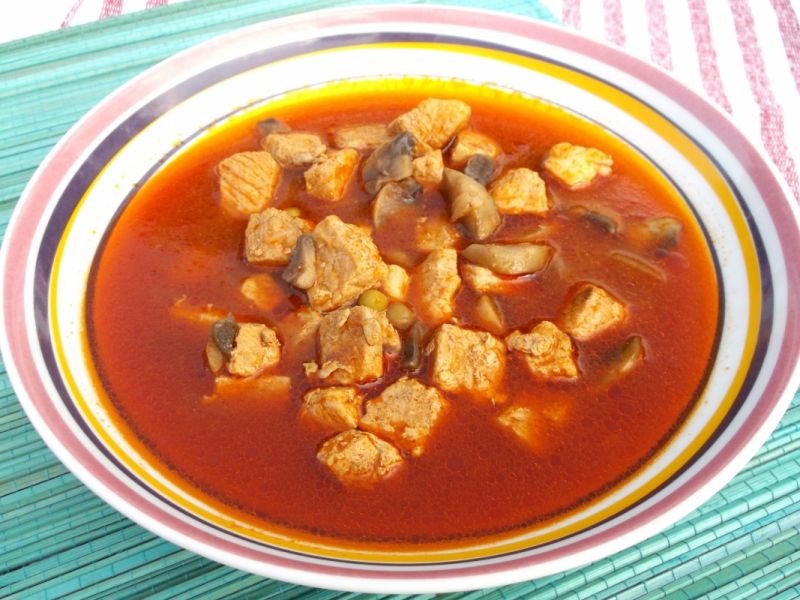 Mięsna zupa z pieczarkami Mięsna zupa z pieczarkami