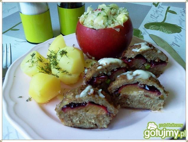 Mięsne babeczki ze śliwką i pistacjami 