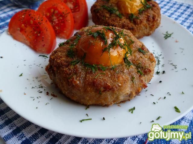 Mięsne gniazdka z jajkiem