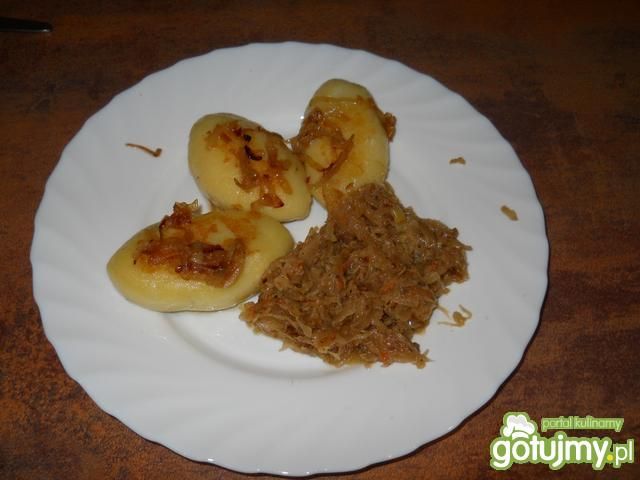 Mięsne kluski śląskie z smażoną kapustą