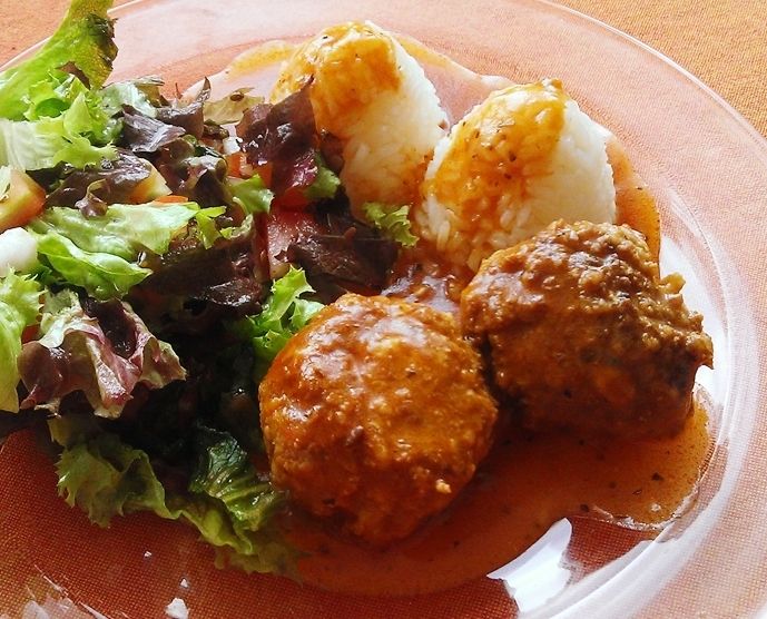 Mięsne kule w sosie pomidorowym 