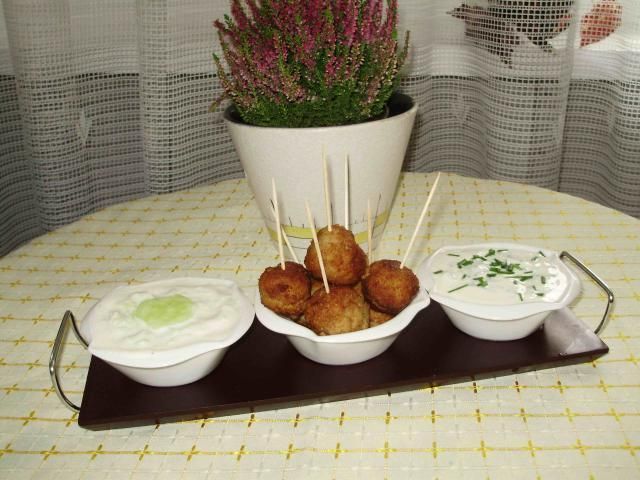 Mięsne kuleczki z sosami