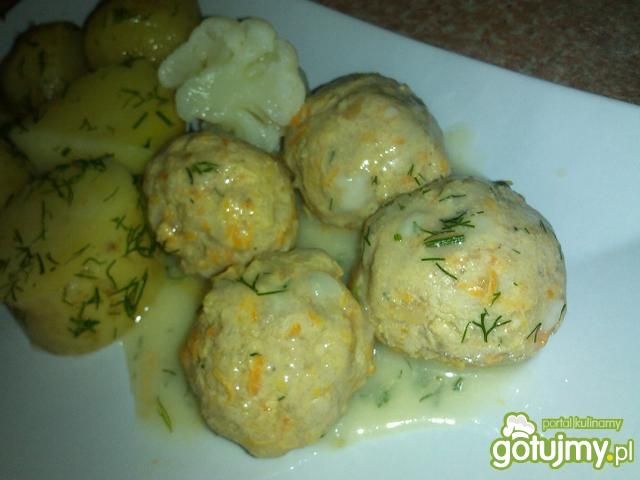 Mięsne kulki w koperkowym sosie Mięsne kulki w koperkowym sosie