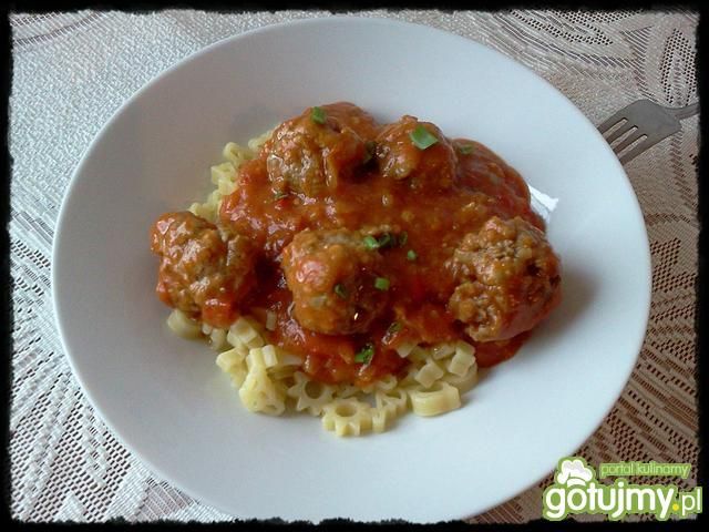 Mięsne kulki w sosie 3 x P i makaron