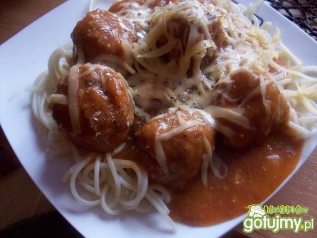 mięsne kulki w sosie bolońskim