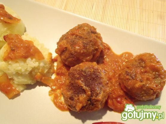 Mięsne kulki w sosie lutenica Mięsne kulki w sosie lutenica