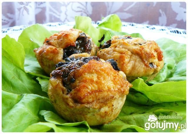 Mięsne muffiny z pieczarkową niespodzian