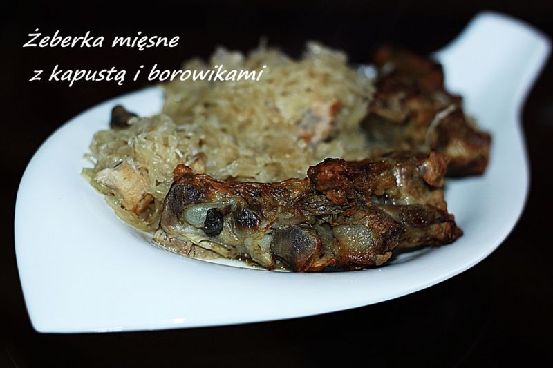 Mięsne żeberka z kapustą i borowikami  Mięsne żeberka z kapustą i borowikami
