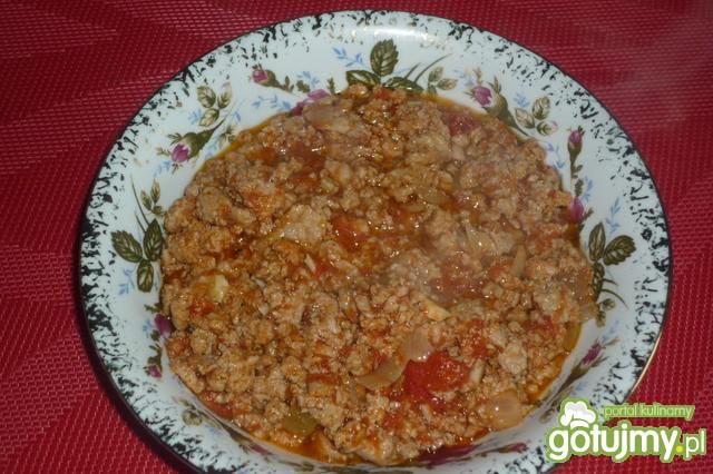 Mięsno-pomidorowy sos do makaronu Mięsno-pomidorowy sos do makaronu