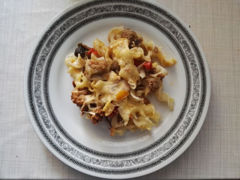 Mięsno-warzywna zapiekanka makaronowa