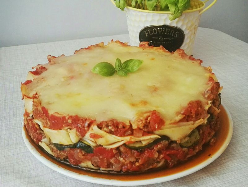 Mięsny tort z cukinią