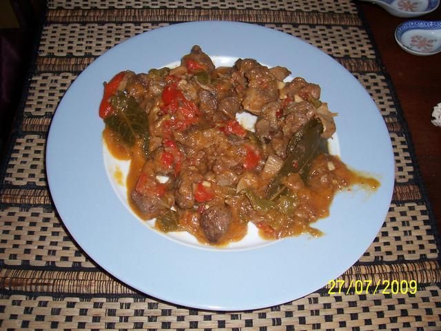 Mieso duszone z warzywami.