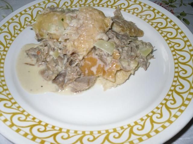 Mięso gotowane z chlebem i śmietaną 