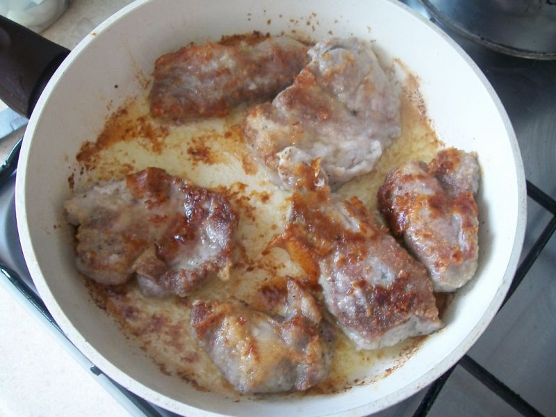 Mięso pieczone w zalewie z pieczarkami