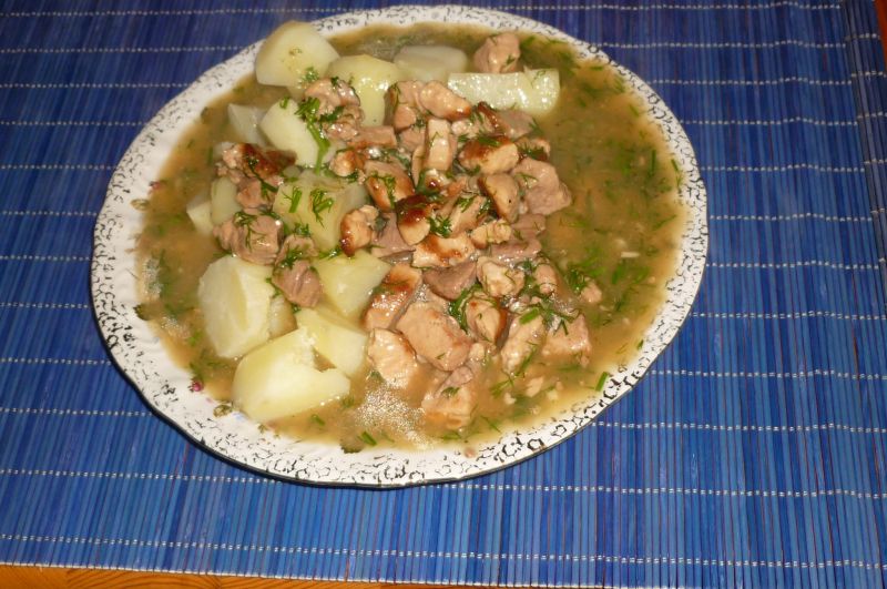 Mięso w czosnkowo-koperkowym sosie Mięso w czosnkowo-koperkowym sosie