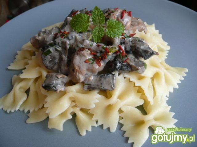 Mięso w sosie śmietanowo pieczarkowym Mięso w sosie śmietanowo pieczarkowym