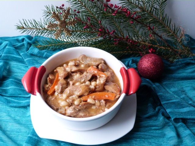 Mięso wieprzowe w sosie z fasolką perłową