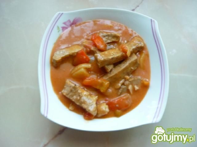 Mięso wieprzowe w sosie z papryką  Mięso wieprzowe w sosie z papryką