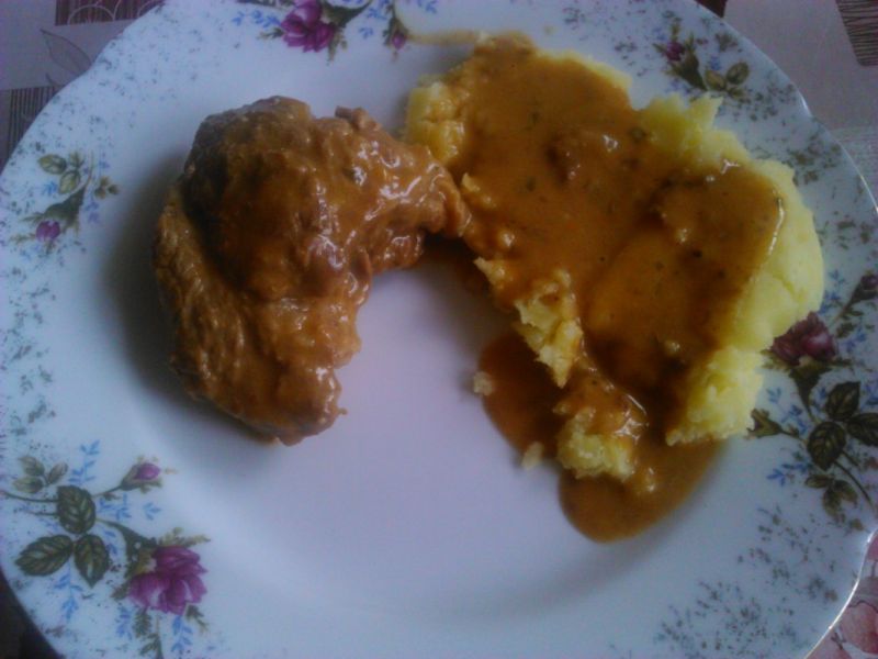 Mięso wołowe na winie Mięso wołowe na winie