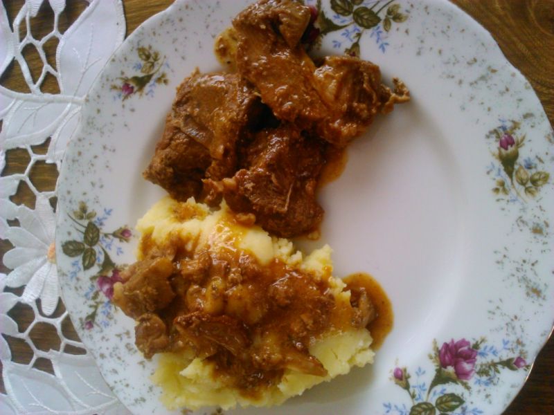 Mięso wołowe w sosie