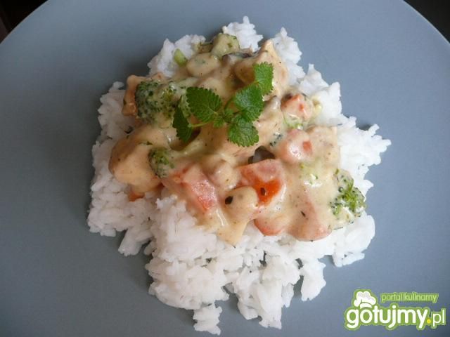 Mięso z indyka w sosie śmietanowym