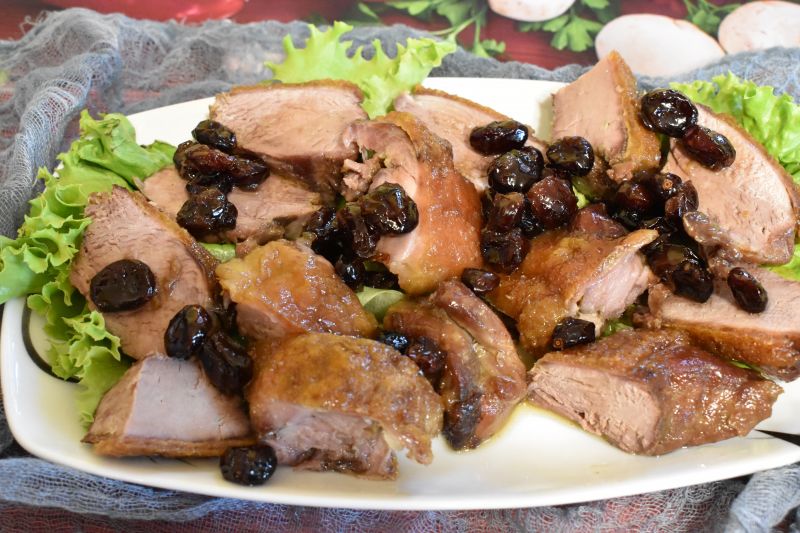 Mięso z kaczki z żurawiną i miodem Mięso z kaczki z żurawiną i miodem