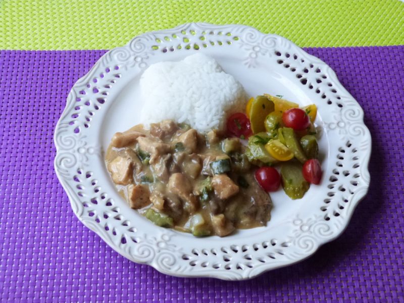 Mięso z kurczaka z cukinią i grzybami Mięso z kurczaka z cukinią i grzybami