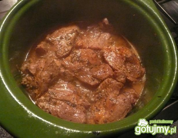 Mięso z łopatki w sosie pieczarkowym