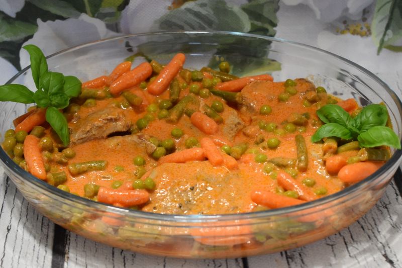 Mięso z łopatki w warzywach Mięso z łopatki w warzywach