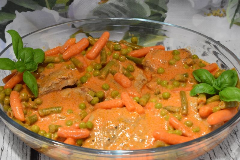 Mięso z łopatki w warzywach Mięso z łopatki w warzywach