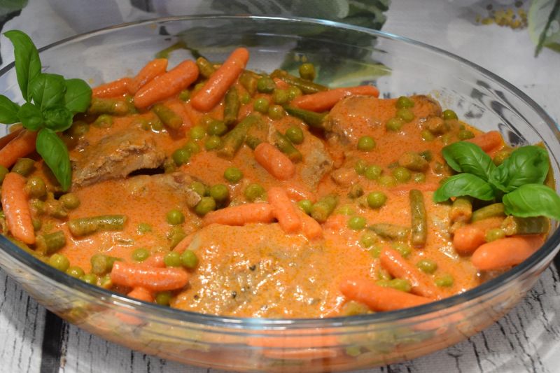 Mięso z łopatki w warzywach Mięso z łopatki w warzywach