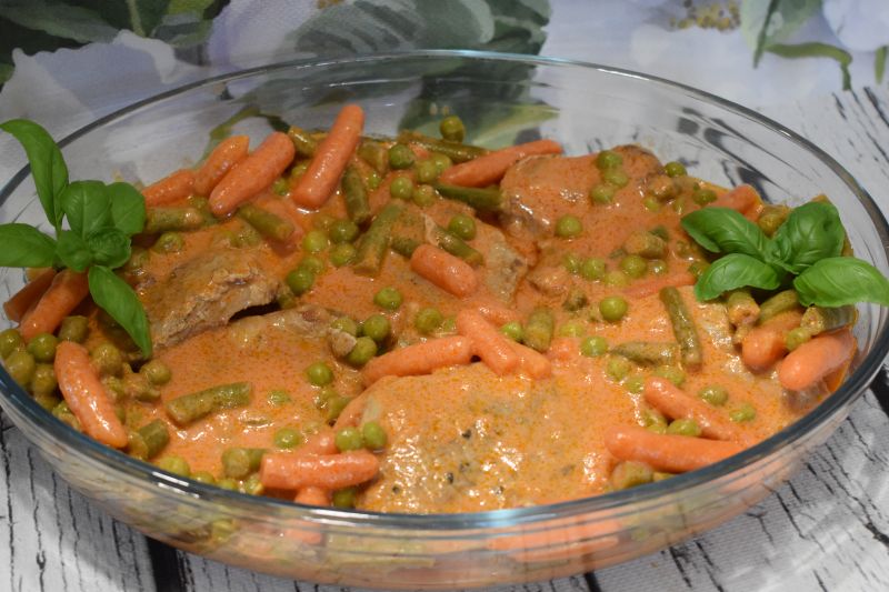 Mięso z łopatki w warzywach Mięso z łopatki w warzywach