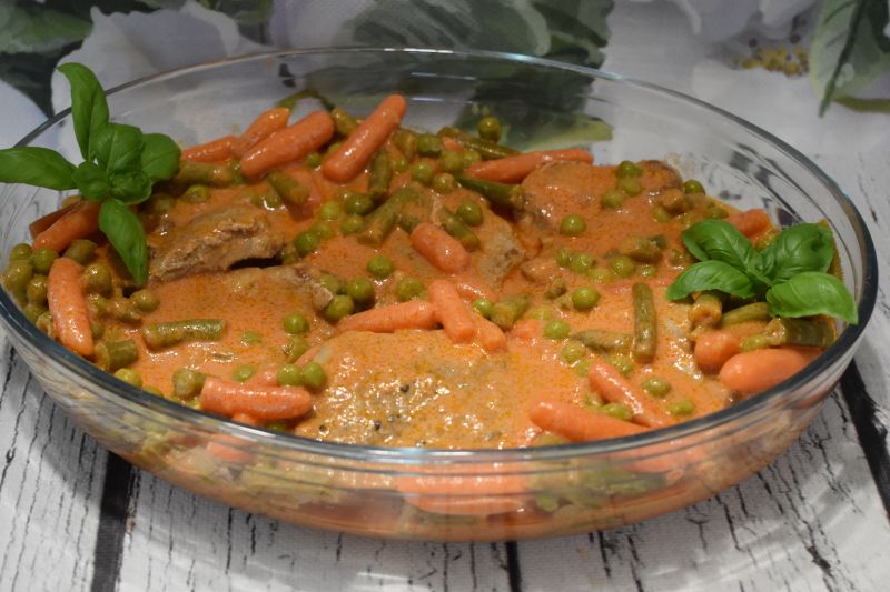 Mięso z łopatki w warzywach Mięso z łopatki w warzywach