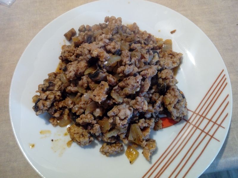 Mięso z pieczarkami i cebulką Mięso z pieczarkami i cebulką