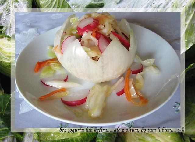 Mieszana surówka z kiszoną kapustą