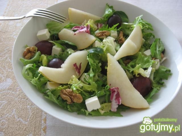Mieszanka sałat z gruszką i orzechami Mieszanka sałat z gruszką i orzechami