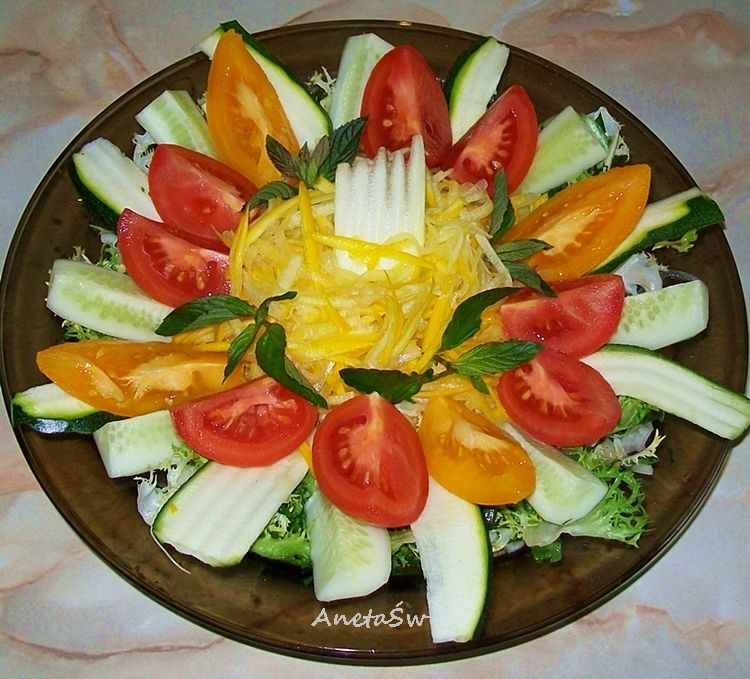 Miętowa surówka z cukinią