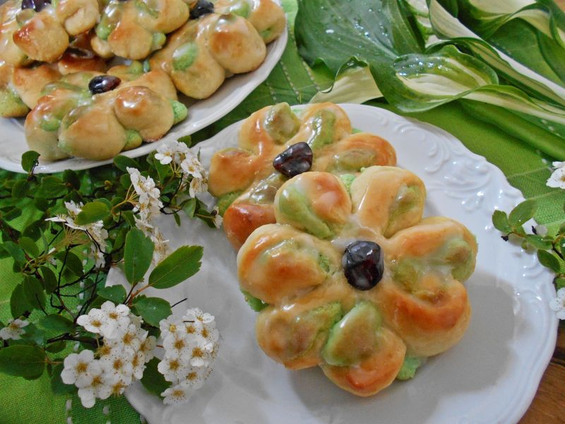 Miętowe kwiatki drożdżowe 