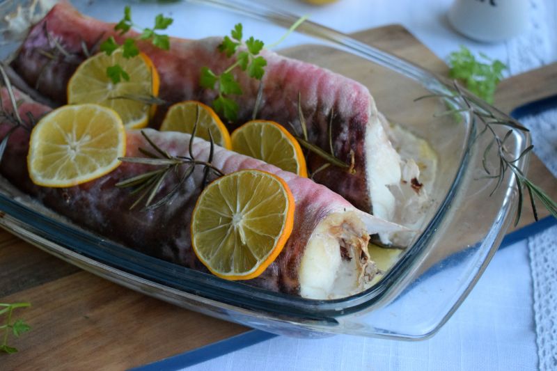 Miętus pieczony w naczyniu żaroodpornym Miętus pieczony w naczyniu żaroodpornym