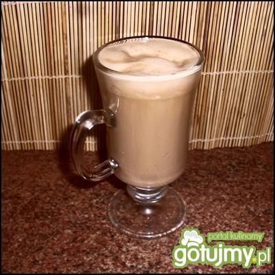 Migdałowa kawa z pianką