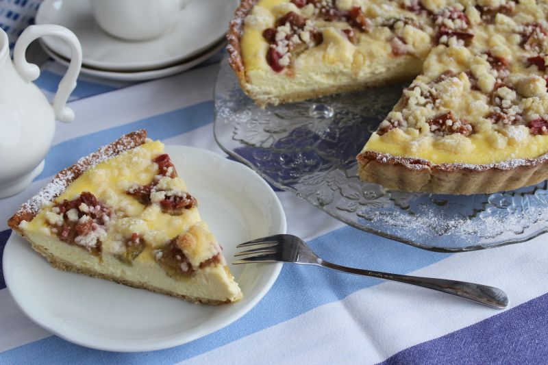 Migdałowa tarta z rabarbarem