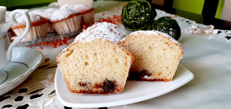 Migdałowe babeczki z drażami kakaowymi