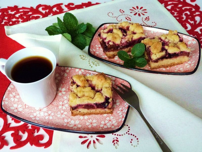 Migdałowe ciasto ze śliwkami Migdałowe ciasto ze śliwkami