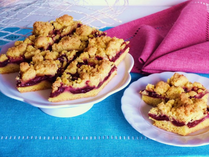 Migdałowe ciasto ze śliwkami Migdałowe ciasto ze śliwkami