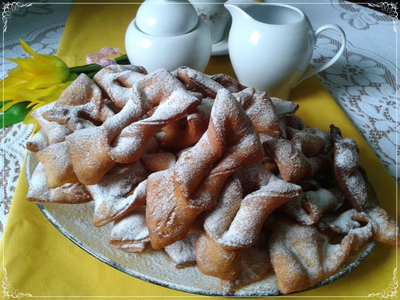 Migdałowe faworki z pomarańczową nutką