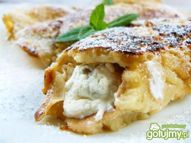 Migdałowe naleśniki z serowo-rabarbarowe