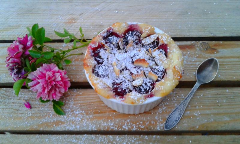 Migdałowo-ryżowy clafouti z wiśniami