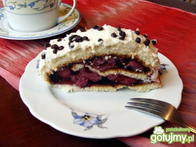 Migdałowo - wiśniowa rolada 