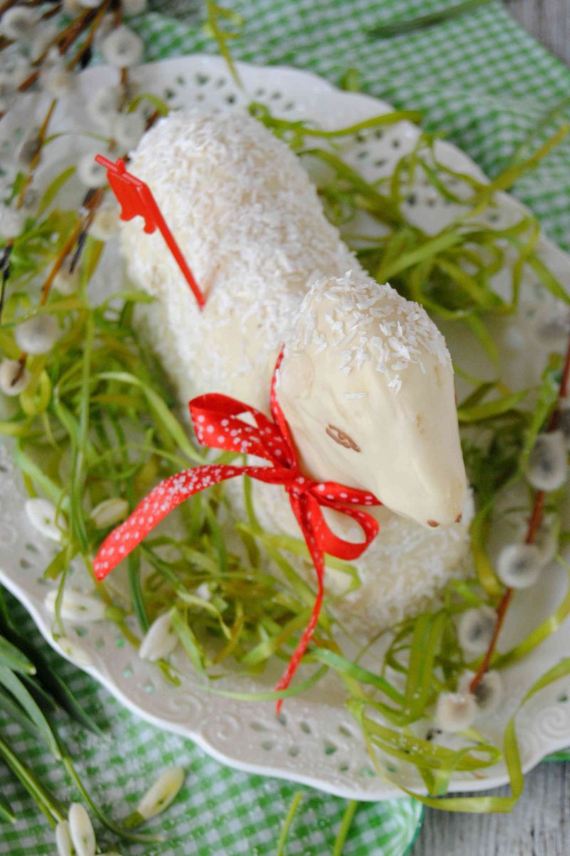 Migdałowy baranek wielkanocny