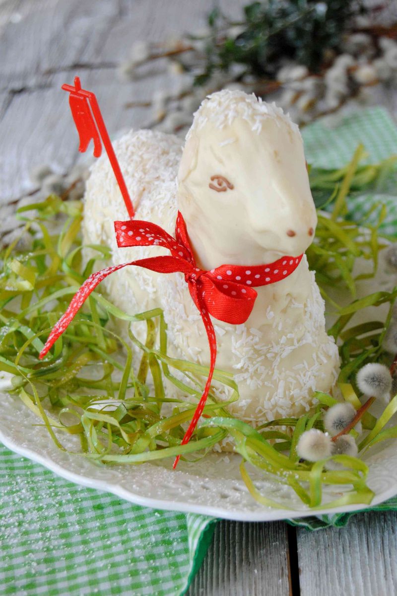 Migdałowy baranek wielkanocny